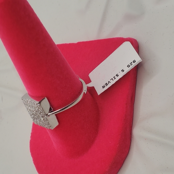 Elegant Silver Square Ring - Picture 3 of 4